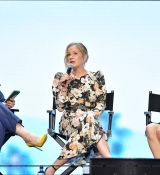 Christina Applegate Online