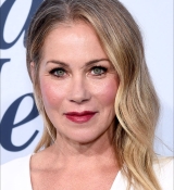 Christina Applegate Online